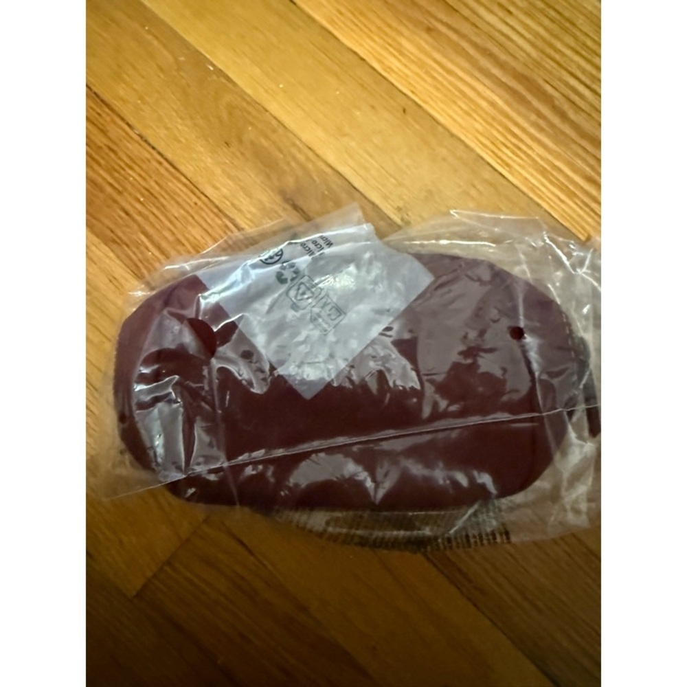 City Essentials Pouch - Picture 4 of 8